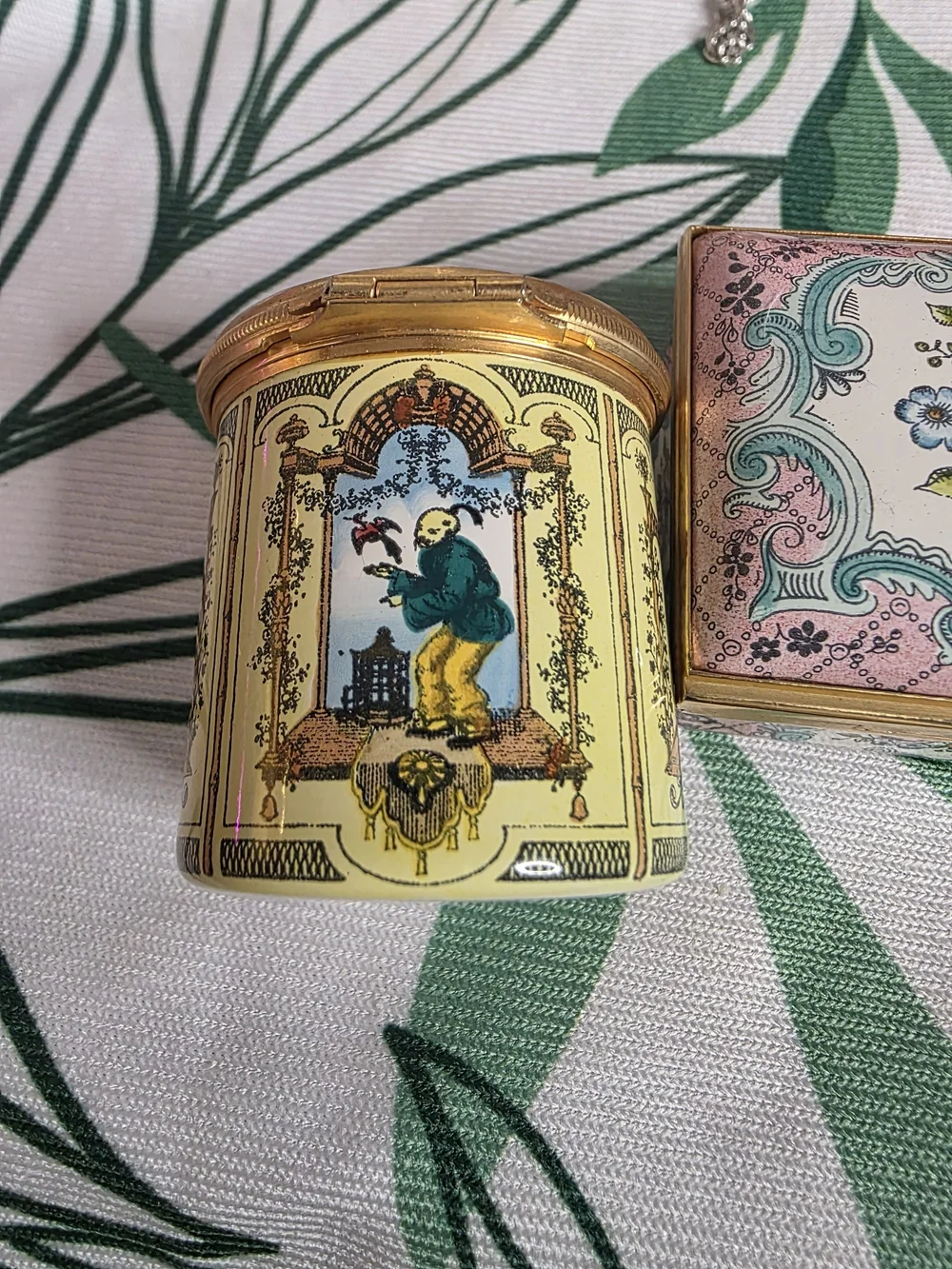 Like New Vintage Bilston & Battersea Enamels Trinket Box Chinoiserie England